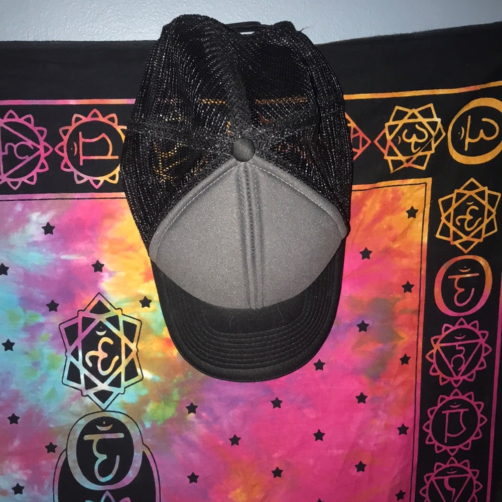 Snap back hat